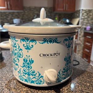 White and Blue Slow Cooker